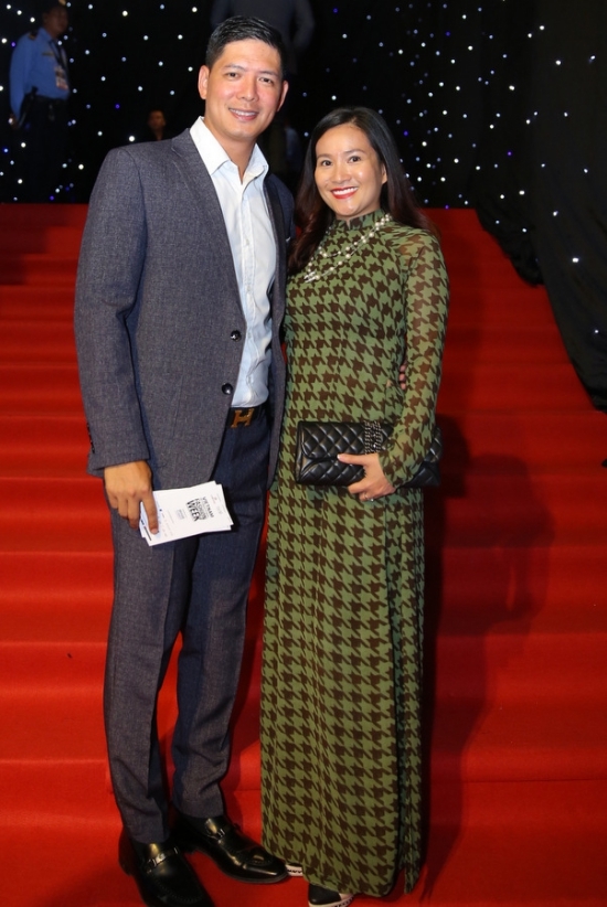 Đỗ Mỹ Linh, Hoàng Thùy Linh diện áo dài trên thảm đỏ